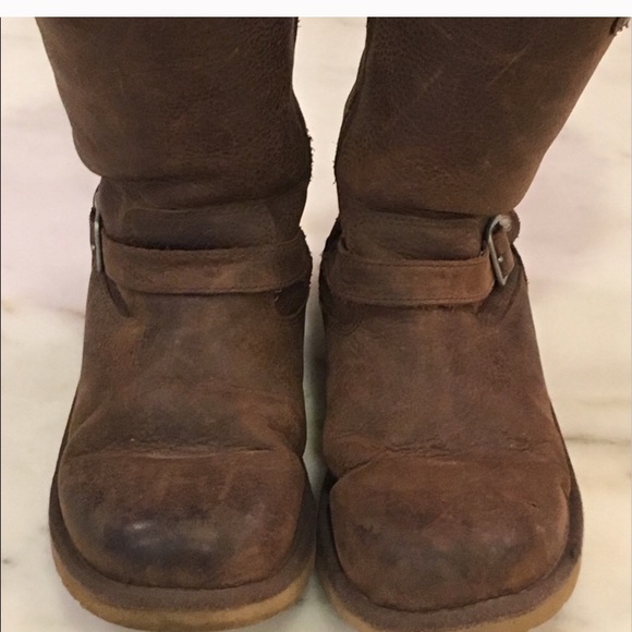 UGG, Kensington Boot - Picture 2 of 6